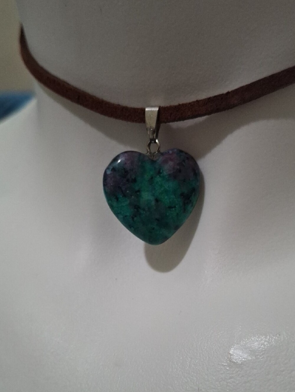 Green Heart Pendant Choker Necklace on Brown Cord
